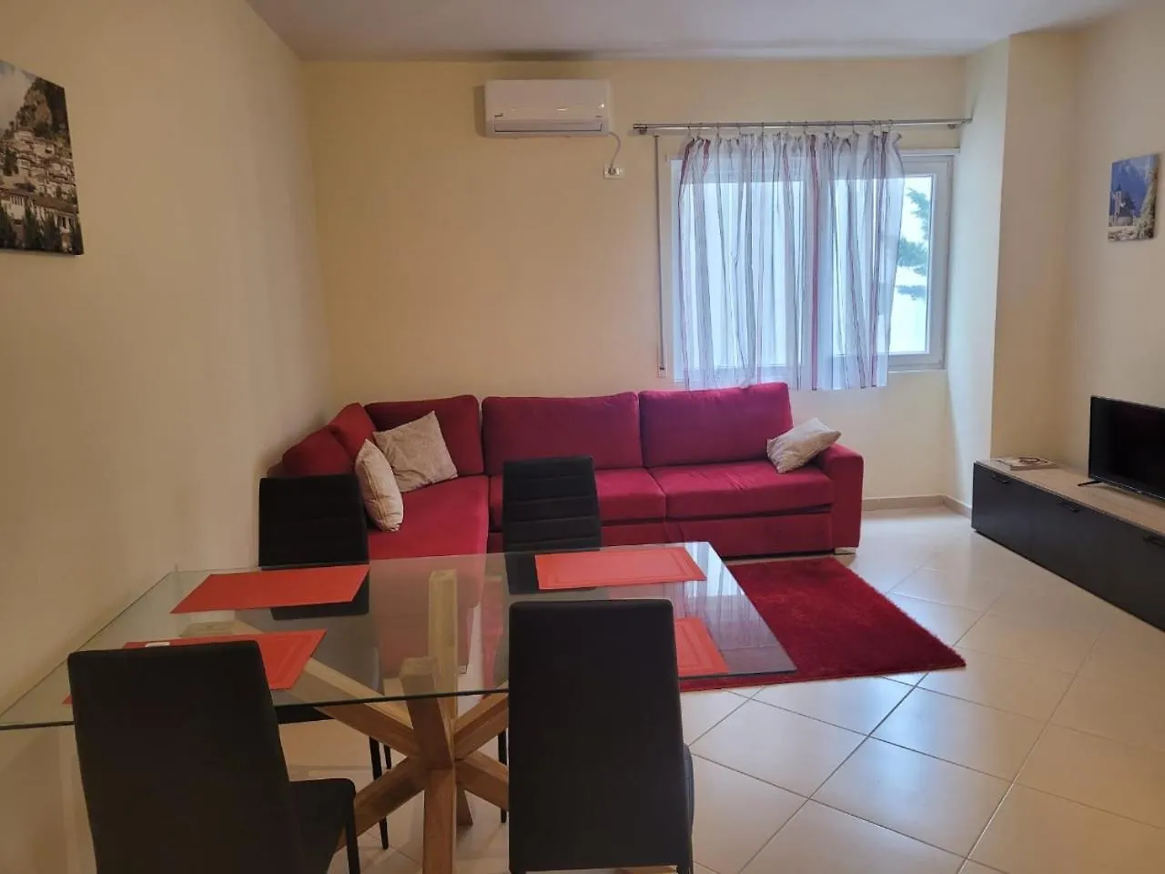 Durres Holiday Apartment - 085 0*,  알바니아
