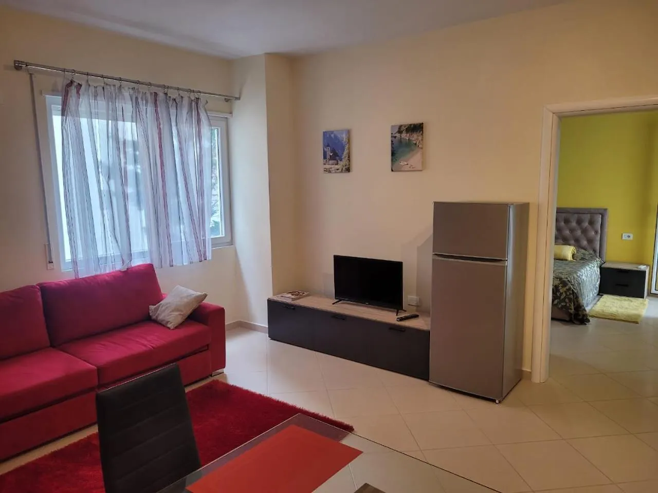 Durres Holiday Apartment - 085 0*,  알바니아