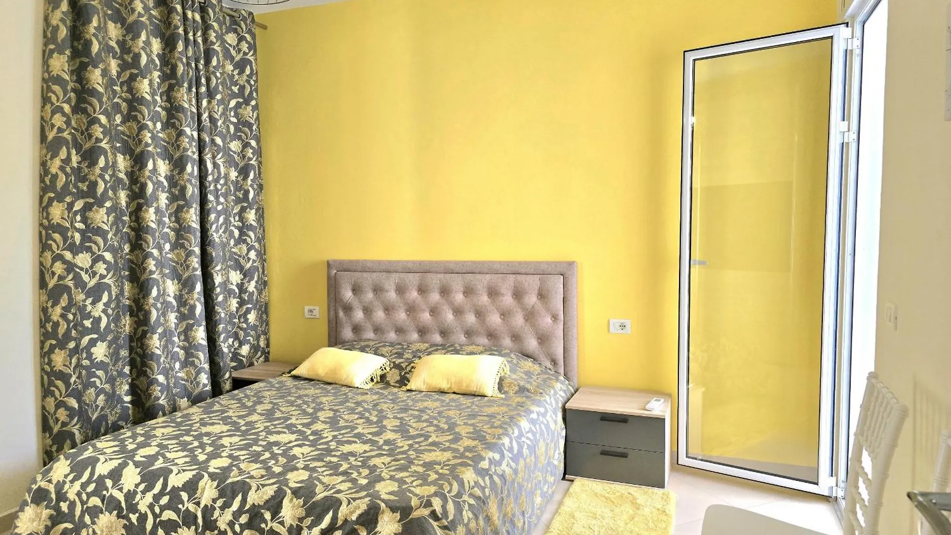 Durres Holiday Apartment - 085