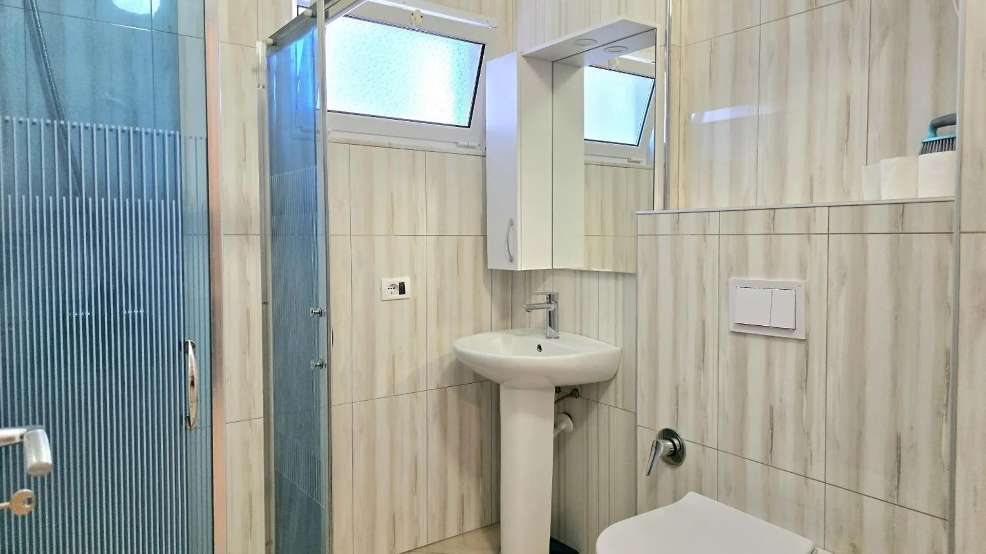Durres Holiday Apartment - 085