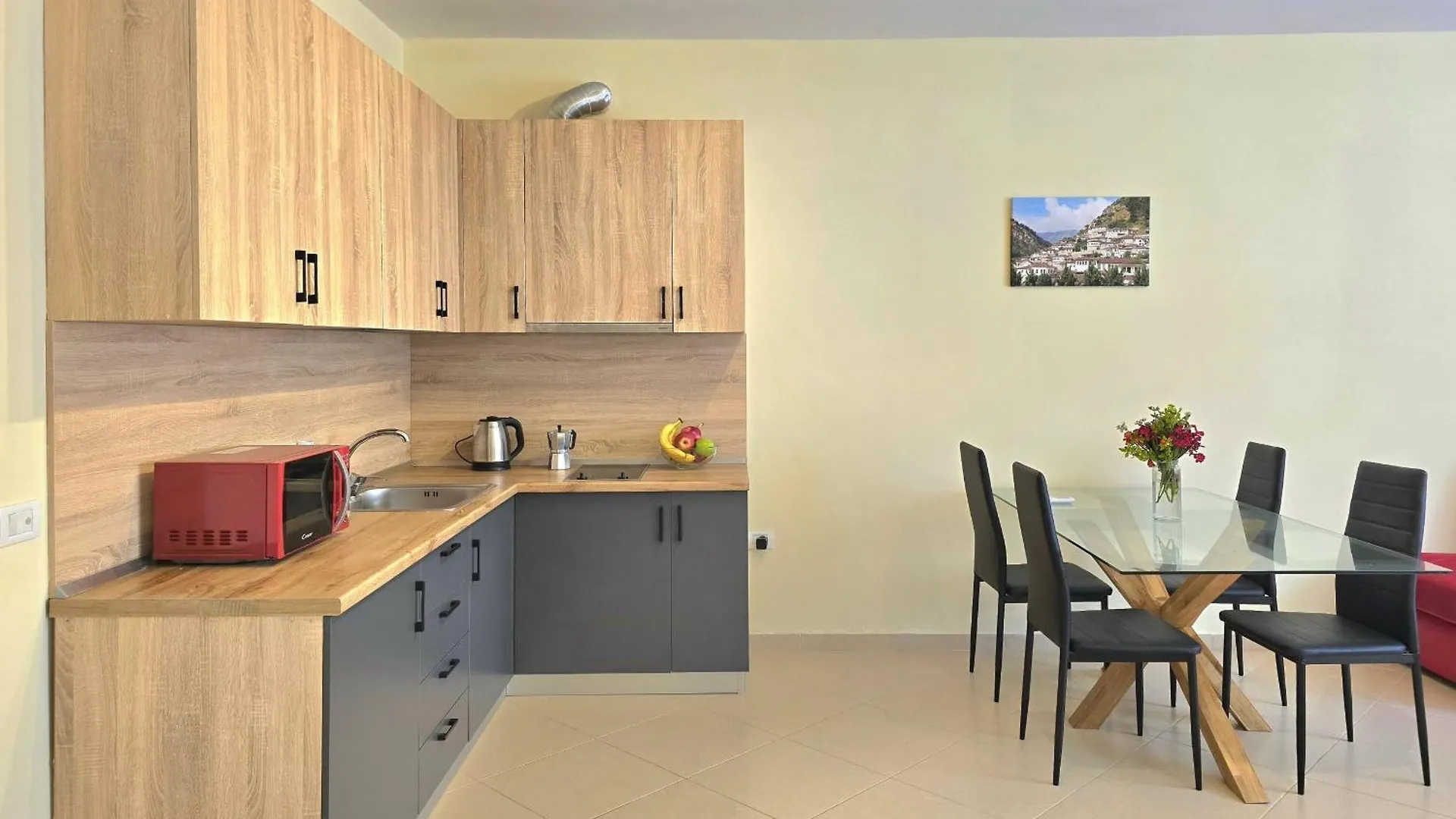 Durres Holiday Apartment - 085 0*,  알바니아