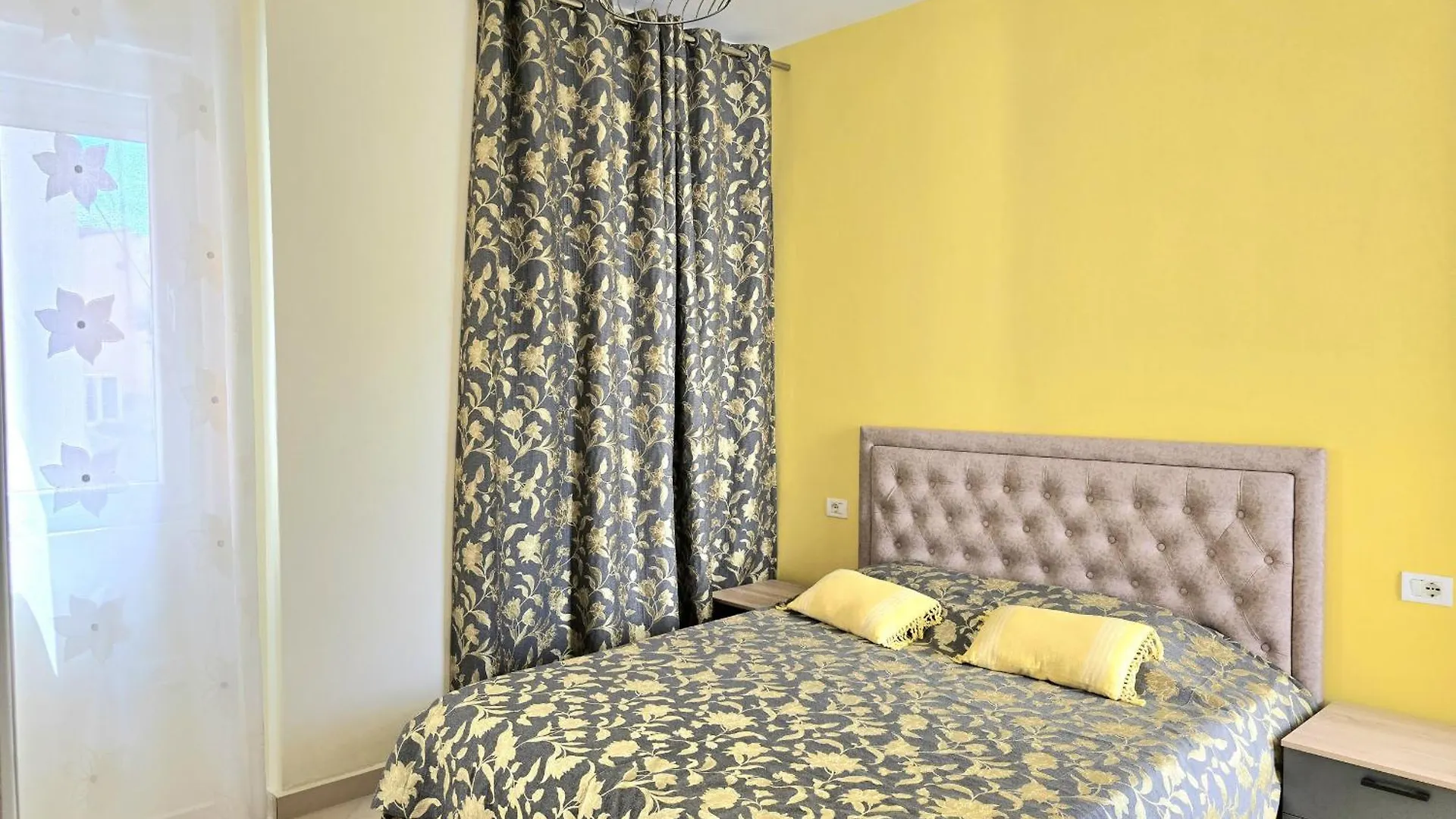 Durres Holiday Apartment - 085 알바니아